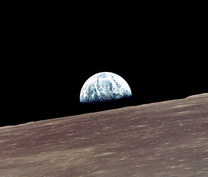 Erdaufgang auf dem Mond